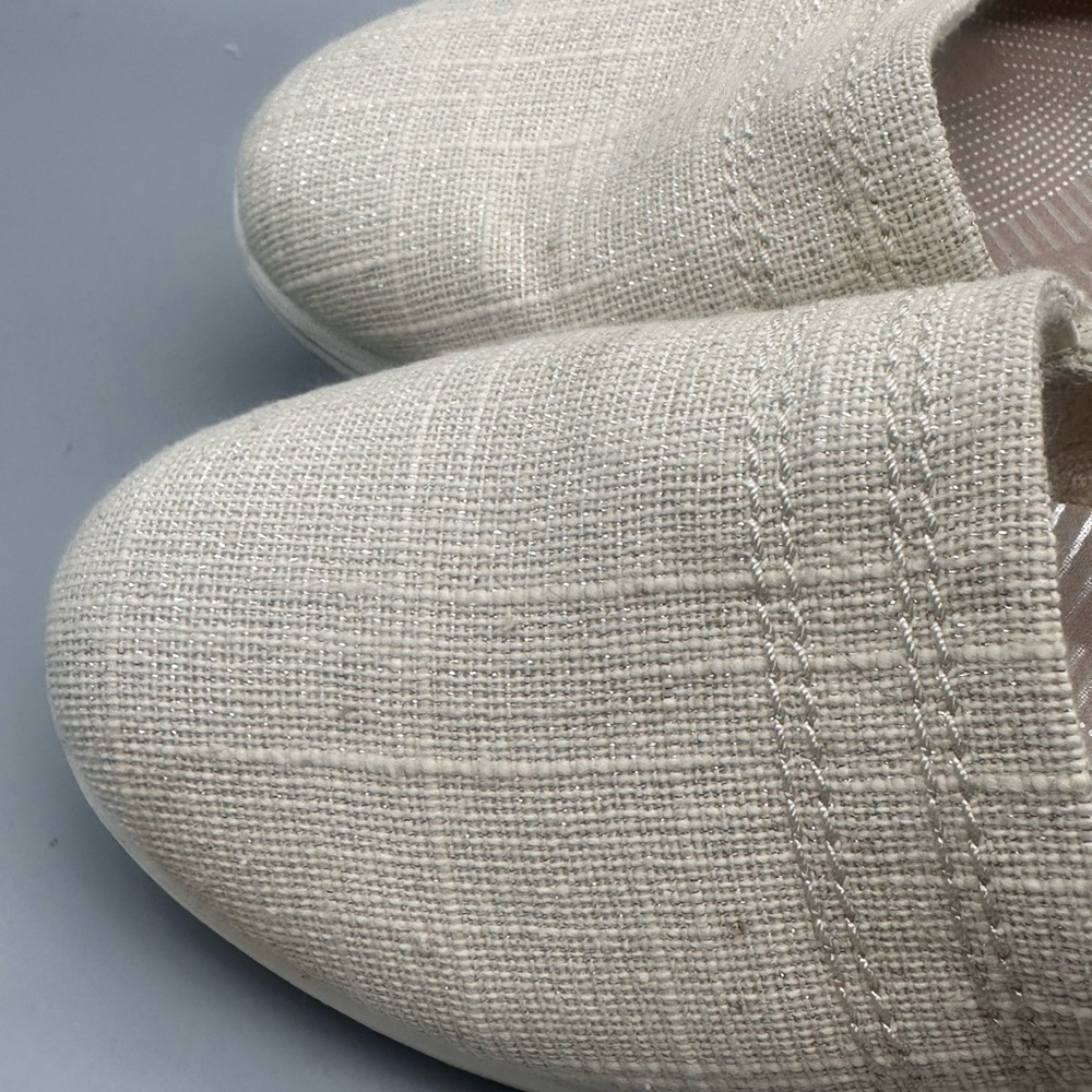 Cloudsteppers by Clarks Cream Women's Flats - Picture 7 of 9